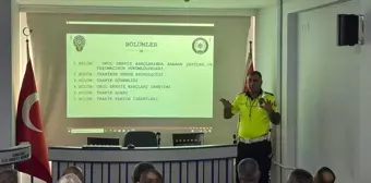 Kemalpaşa'da Okul Servisi Sürücülerine Trafik Eğitimi