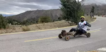 Erzincan'da Geleneksel Tahta Araba Yarışları Yapıldı