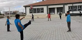 Aksaray Eskil'de Öğrenciler İçin Ayak Tenisi Müsabakaları Başlatıldı