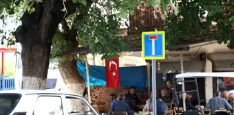 Adana'da esnaftan terörü Türk Bayraklı tepki