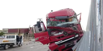 Aksaray'da TIR ile Kamyonet Çarpıştı: 1 Ölü, 2 Yaralı