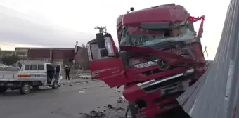 Aksaray'da TIR ve Kamyonet Çarpışması: 1 Ölü, 2 Yaralı