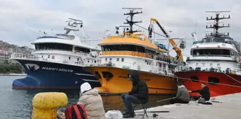 Sert Rüzgar Balıkçıları Sinop Limanı'na Sığınmaya Zorladı