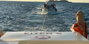 Fethiye Açıklarında Sürüklenen Tekne Kıyıya Yanaştırıldı