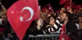 BURSA Bursa'daki Cumhuriyet Bayramı konserinde Emir Can İğrek sahneye çıktı