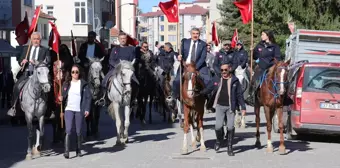 İstiklal Yolu'nu at sırtında geçtiler