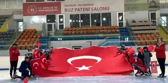 Erzurum'da Sürat Pateni Sporcuları Cumhuriyet Bayramı'nı Kutladı