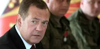 Medvedev'den Gürcistan Cumhurbaşkanı Zurabişvili'ye: 'Tutuklanmalı'