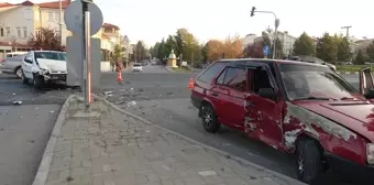 Kütahya'da Trafik Kazası: 3 Yaralı