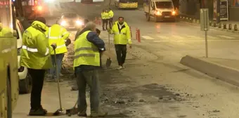 Üsküdar'da Moloz Dökülmesi Trafiği Felç Etti