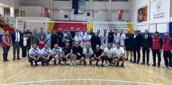 Cumhuriyet Voleybol Turnuvası'nın Şampiyonu İlçe Emniyet Müdürlüğü