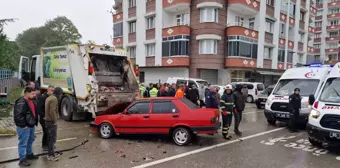 Samsun'da Çöp Kamyonu ile Otomobil Çarpıştı: 3 Yaralı