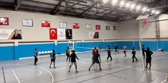 Öğretmenler Günü Voleybol Turnuvası Çağlayancerit'te Başladı