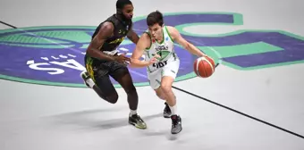 TOFAŞ, Petrolina AEK'yi 93-61 ile Geçti