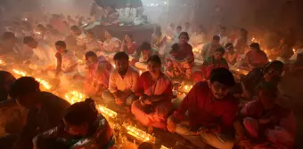 Narayanganj'da Hinduların Rakher Upobash Festivali Renklere Büründü