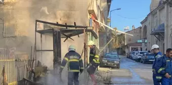 Taksi Durağında Piknik Tüpü Patladı, Yangın Çıktı