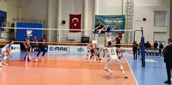 Efeler Ligi: TÜRŞAD: 0 Halkbank: 3