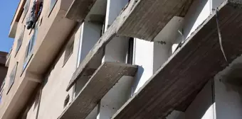 İzmir'de İnşaatta Balkon Çökmesi: 39 Yaşındaki İşçi Hayatını Kaybetti