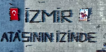 İzmir'de Atatürk'e Saygı Yürüyüşü Düzenlendi