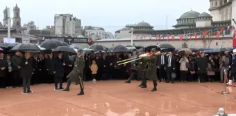 Taksim Meydanı'nda Atatürk'ü anma töreni