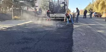 Sivas Ulaş'ta Sıcak Asfalt Çalışmaları Devam Ediyor