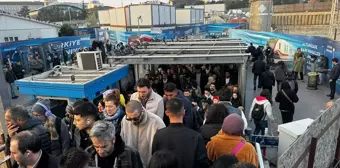 İstanbul'da Metrobüs Duraklarında Yoğunluk