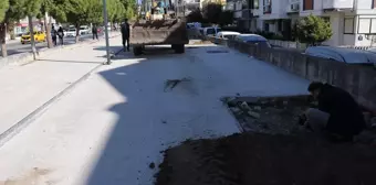 Buca'da Tarihi Demir Yolu Hattına Beton Döküldü, Tepkiler Çığ Gibi Büyüyor