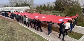 Kırgızistan-Türkiye Manas Üniversitesi öğrencileri, 'ülke bağımsızlığı uğruna canından olanları' andı