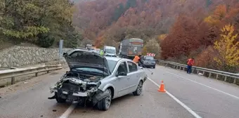 Bariyere Çarpan Otomobilin Sürücüsü Yaralandı