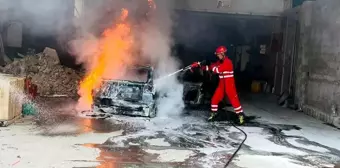 Hatay'da Tamirhanede FİAT Otomobil Yangını