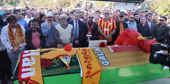 9 Yaşındaki Galatasaray Taraftarı Yiğit Kurt'un Cenazesi Defnedildi