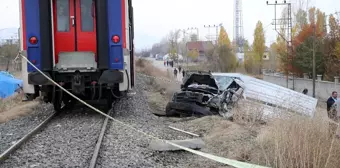 Muş'ta Hemzemin Geçitte Tren Kazası: 1 Ölü, 1 Yaralı