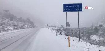 Antalya'da Mevsimin İlk Karı Yağdı