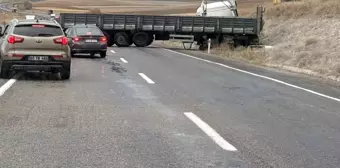 Yozgat'ta Yağışlı Havada Tır Kaza Yaptı, Trafik Durdu