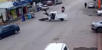 Bandırma'da Motosiklet ile Motorlu Bisiklet Çarpıştı: 2 Yaralı