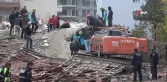 Malatya'da yıkım sırasında enkaz altında kalan operatör kurtarıldı