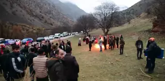 Van'da Dağdan Düşen Kaya Parçaları Çobanların Üzerine Düştü: 1 Ölü, 1 Yaralı