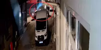 Bursa'da Kamyonet ile Otomobil Çarpıştı: 3 Yaşındaki Bebek Yaralandı