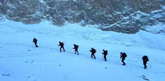 Niğde'de Kayıp Belaruslu Dağcı Kız Kardeşler İçin Arama Çalışmaları Devam Ediyor