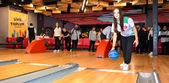 Uşak Valisi Naci Aktaş, Bowling Gençler İl Birinciliği Ödül Törenine Katıldı