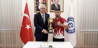 Ege Üniversitesi Öğrencisi Ali Ataberk Gürbüzcan Avrupa Kick Boks Şampiyonu Oldu