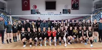 CHP Malatya İl Başkanı Barış Yıldız, Kadın Voleybol Takımı ile Buluştu