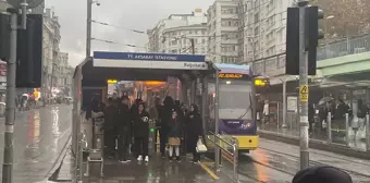 İstanbul'da Yoğun Yağış Nedeniyle Toplu Ulaşımda Aksamalar