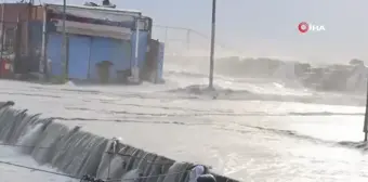 İstanbul'da Şiddetli Lodos Deniz Taşmasına Neden Oldu