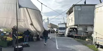 İstanbul Arnavutköy'de Şiddetli Lodos Pazarcıları Etkiledi