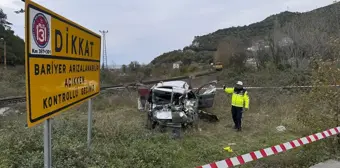 Zonguldak'ta Bakım Treni Hafif Ticari Araca Çarptı: 2 Yaralı