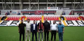 24 Erzincanspor'da Yönetim Krizi: Teknik Direktör Gökhan Ünal ile Yollar Ayrıldı