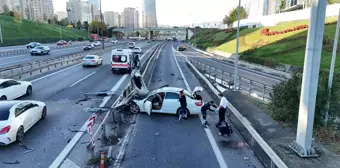 Ataşehir'de Otomobil Refüje Çarptı, Sürücü Hafif Yaralandı