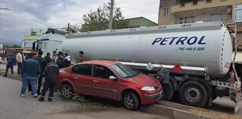 Dörtyol'da Tır ile Otomobil Çarpıştı