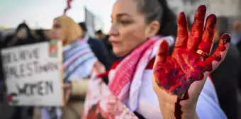 Berlin'de İsrail'in Saldırılarına Protesto